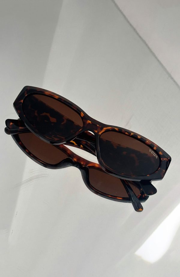 1.white-fox-elias-sunglasses-tortoise-brown.29.5.25.01