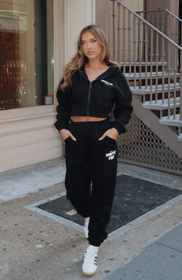 OFFSTAGE_CROPPED_ZIP_HOODIE_MONOCHROME_OFFSTAGE_SWEATPANTS_MONOCHROME_06.11.24_09