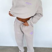 OFFSTAGE_HOODIE_OFFSTAGE_SWEATPANTS_CLOUD_21.11.23_04_05d2df17-4ee5-4c26-b115-07c929277230