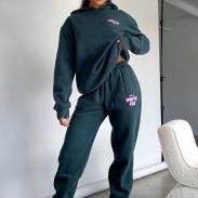 OFFSTAGE_HOODIE_OFFSTAGE_SWEATPANTS_PINE_21.11.23_01