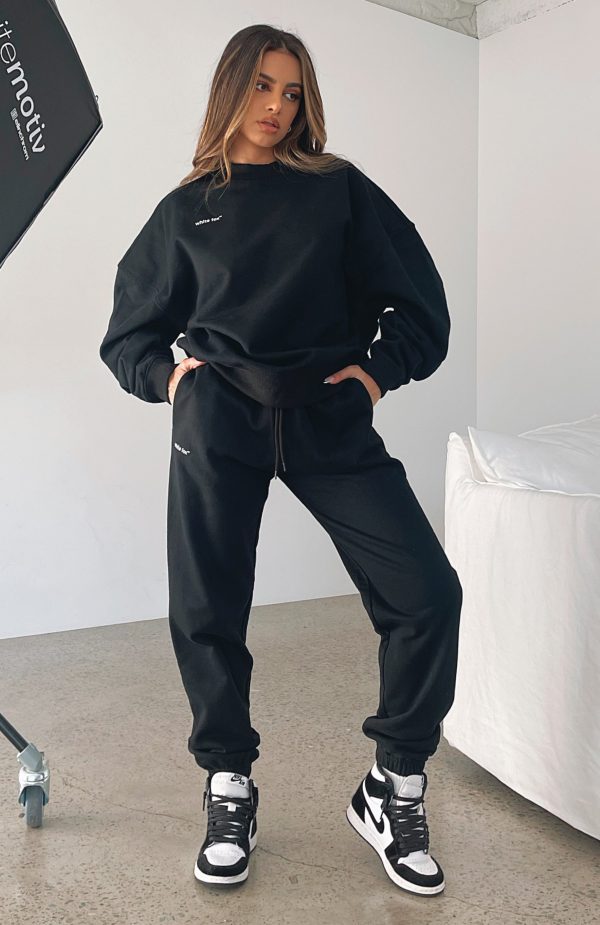 OWN_THE_MOMENT_SWEATER_NOT_AN_ISSUE_SWEATPANTS_200422_09_4bb0e222-8d45-4816-9882-fdff814716af