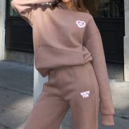 WHITE-FOX-11TH-STREET-CITY-GIRL-AT-HEART-OVERSIZED-HOODIE-BROWN-PINK-11TH-STREET-CITY-GIRL-AT-HEART-WIDE-LEG-SWEATPANTS-BROWN-PINK_09.02.25_08