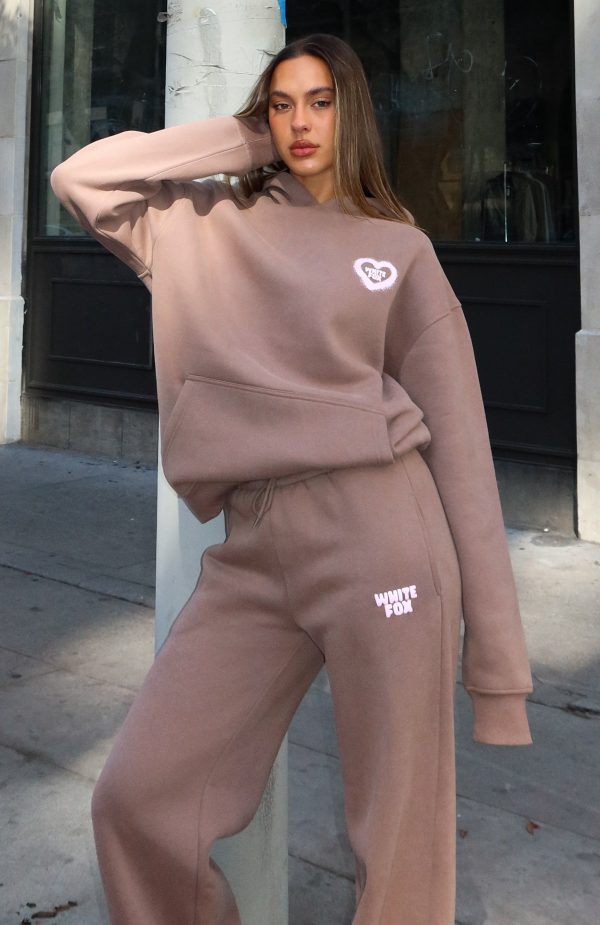 WHITE-FOX-11TH-STREET-CITY-GIRL-AT-HEART-OVERSIZED-HOODIE-BROWN-PINK-11TH-STREET-CITY-GIRL-AT-HEART-WIDE-LEG-SWEATPANTS-BROWN-PINK_09.02.25_08