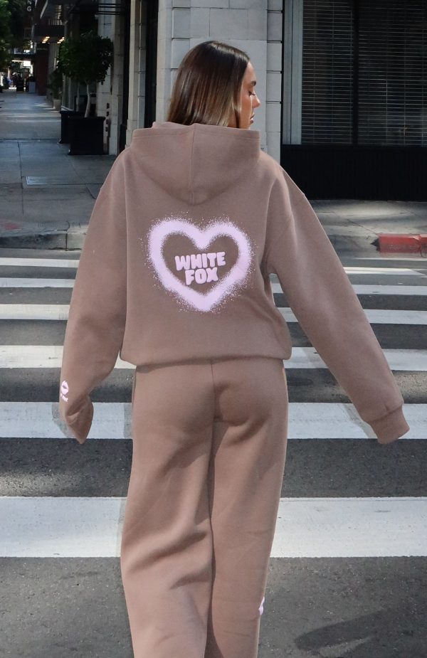 WHITE-FOX-11TH-STREET-CITY-GIRL-AT-HEART-OVERSIZED-HOODIE-BROWN-PINK-11TH-STREET-CITY-GIRL-AT-HEART-WIDE-LEG-SWEATPANTS-BROWN-PINK_09.02.25_11