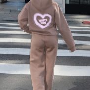 WHITE-FOX-11TH-STREET-CITY-GIRL-AT-HEART-OVERSIZED-HOODIE-BROWN-PINK-11TH-STREET-CITY-GIRL-AT-HEART-WIDE-LEG-SWEATPANTS-BROWN-PINK_09.02.25_15