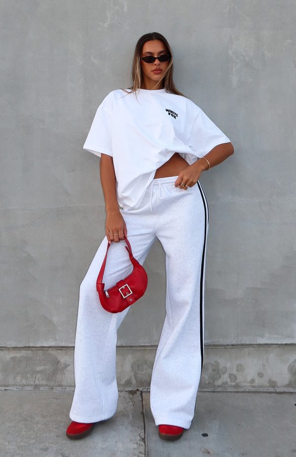 WHITE-FOX-11TH-STREET-CITY-OF-DREAMS-OVERSIZED-TEE-WHITE-BLACK-11TH-STRRET-OUT-AND-ABOUT-WISE-LEG-SWEATPANTS-GREY-BLACK_09.02.25_08