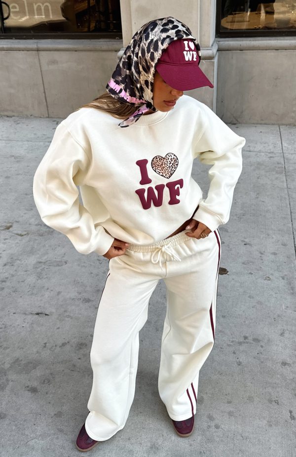 WHITE-FOX-11TH-STREET-CONCRETE-JUNGLE-OVERSIZED-SWEATER-WHITE-RED-11TH-STREET-OUT-AND-ABOUT-WIDE-LEG-SWEATPANTS-WHITE-RED-11TH-STREET-SHES-SO-LUCKY-HEADSCARF-LEOPARD_09.02.25_02