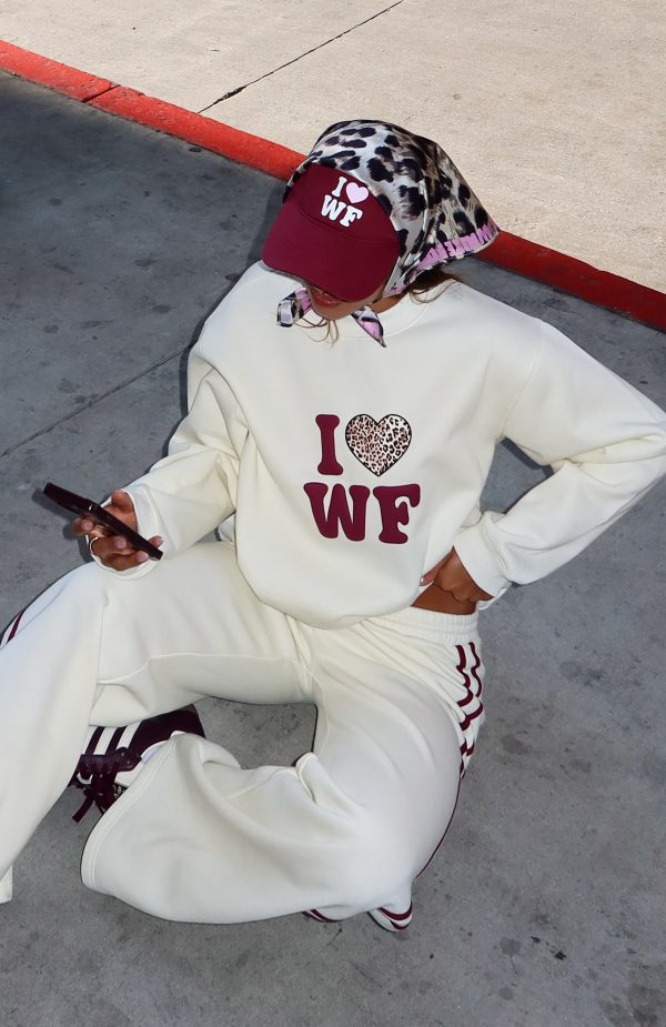 WHITE-FOX-11TH-STREET-CONCRETE-JUNGLE-OVERSIZED-SWEATER-WHITE-RED-11TH-STREET-OUT-AND-ABOUT-WIDE-LEG-SWEATPANTS-WHITE-RED-11TH-STREET-SHES-SO-LUCKY-HEADSCARF-LEOPARD_09.02.25_12