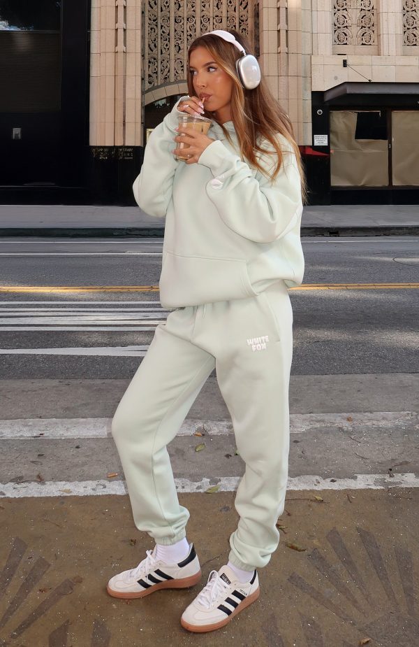 WHITE-FOX-11TH-STREET-KEEPING-IT-REAL-OVERSIZED-HOODIE-GREEN-WHITE-11TH-STREET-KEEPING-IT-REAL-SWEATPANTS-GREEN-WHITE_09.02.25_03