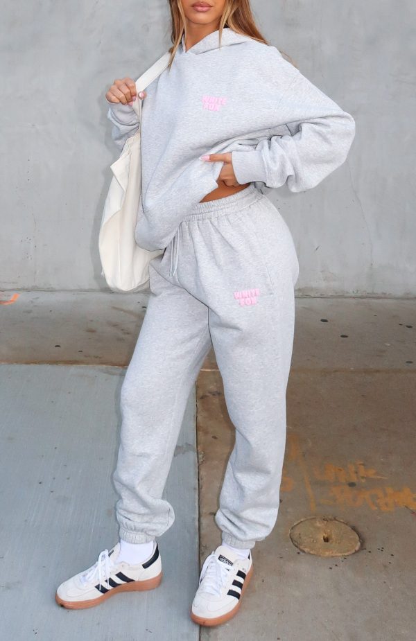 WHITE-FOX-11TH-STREET-KEEPING-IT-REAL-OVERSIZED-HOODIE-GREY-PINK-11TH-STREET-KEEPING-IT-REAL-SWEATPANTS-GREY-PINK_09.02.25_04