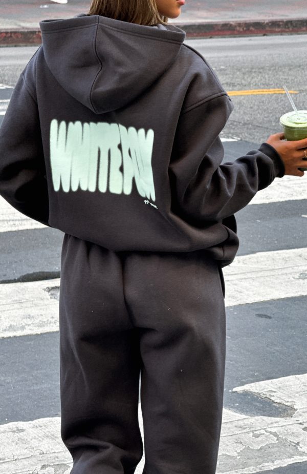 WHITE-FOX-11TH-STREET-NEW-YORK-OR-NOWHERE-CHARCOAL-GREEN-11TH-STREET-NEW-YORK-OR-NOWHERE-SWEATPANTS-CHARRCOAL-GREEN_09.02.25_08