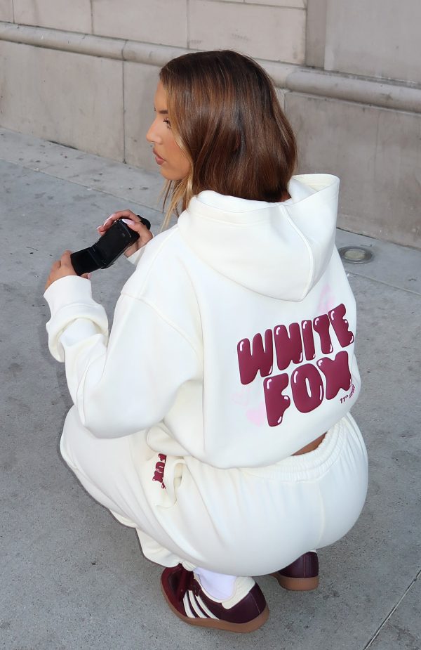 WHITE-FOX-11TH-STREET-SWEET-KISSES-OVERSIZED-HOODIE-WHITE-RED-11TH-STREET-SWEET-KISSES-SWEATPANTS-WHITE-RED_09.02.25_03