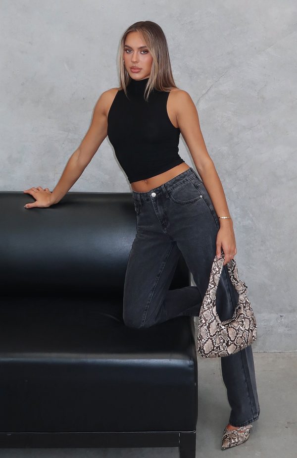 ZARA_MID_RISE_STRAIGHT_LEG_JEANS_03.3.25_06