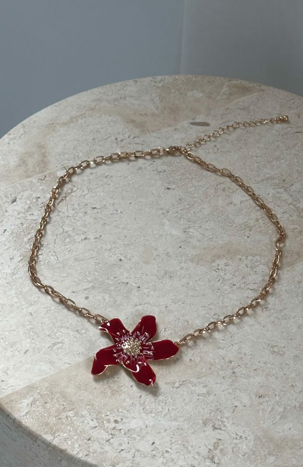 white-fox-anya-necklace-gold.29.5.25.01
