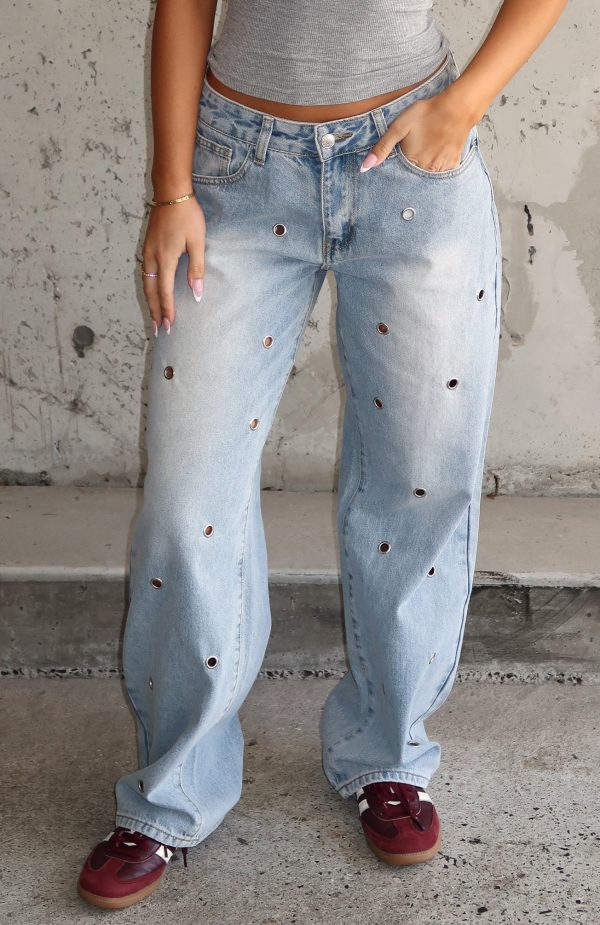white-fox-athina-low-rise-wide-leg-jean-light-blue-11.6.25-4