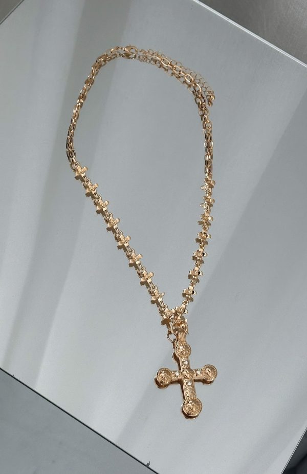 white-fox-harley-necklace-gold.29.5.25.02
