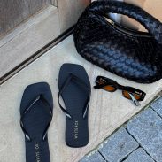 white-fox-josie-thong-sandals-black.20.5.25.01