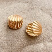white-fox-kaiko-earrings-vintage-gold.20.5.25.02