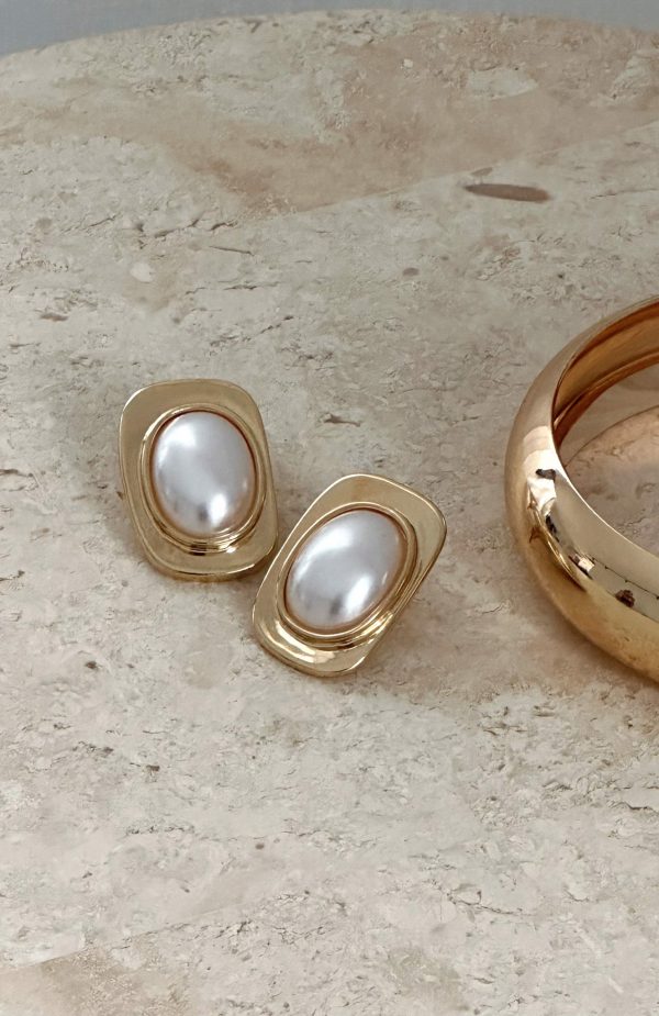 white-fox-leigh-earrings-gold-white.29.5.25.01