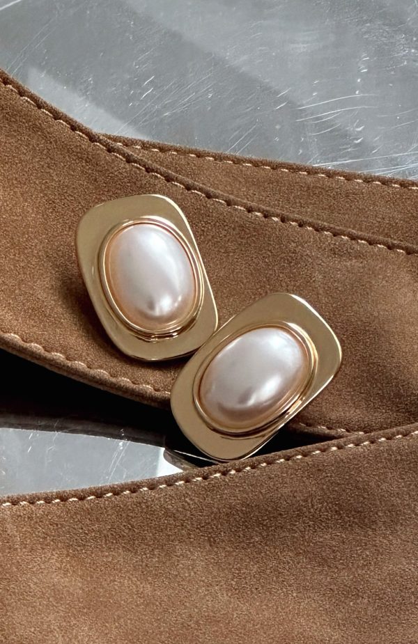 white-fox-leigh-earrings-gold-white.29.5.25.02