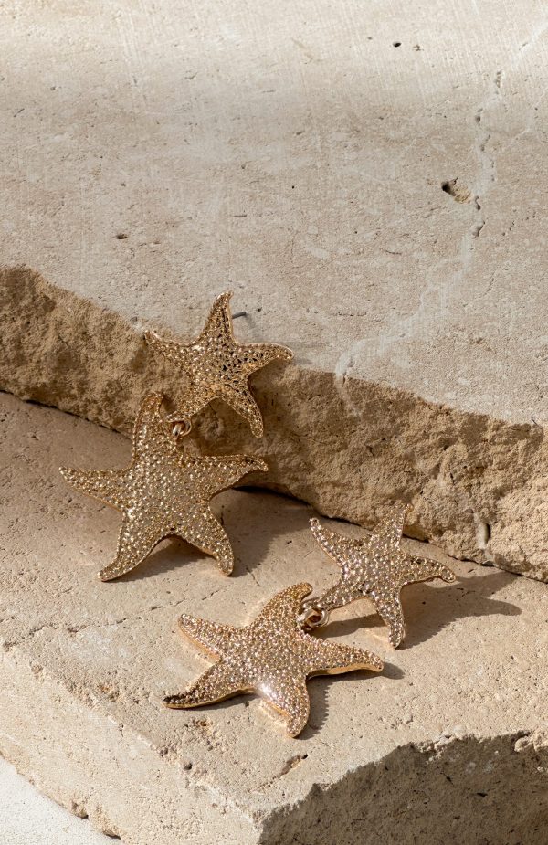 white-fox-loreta-earrings-gold.20.5.25.03