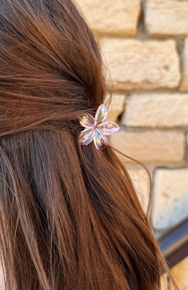 white-fox-madelyn-hair-clip-baby-pink.19.04.25.25