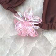 white-fox-madelyn-hair-clip-baby-pink.24.04.25.01