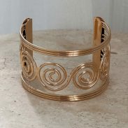 white-fox-niccola-bracelet-gold.29.5.25.01