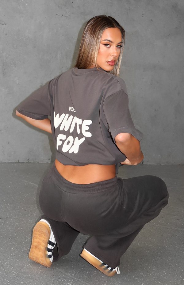 white-fox-offstage-back-graphic-oversized-tee-shadow.2.04.25.01