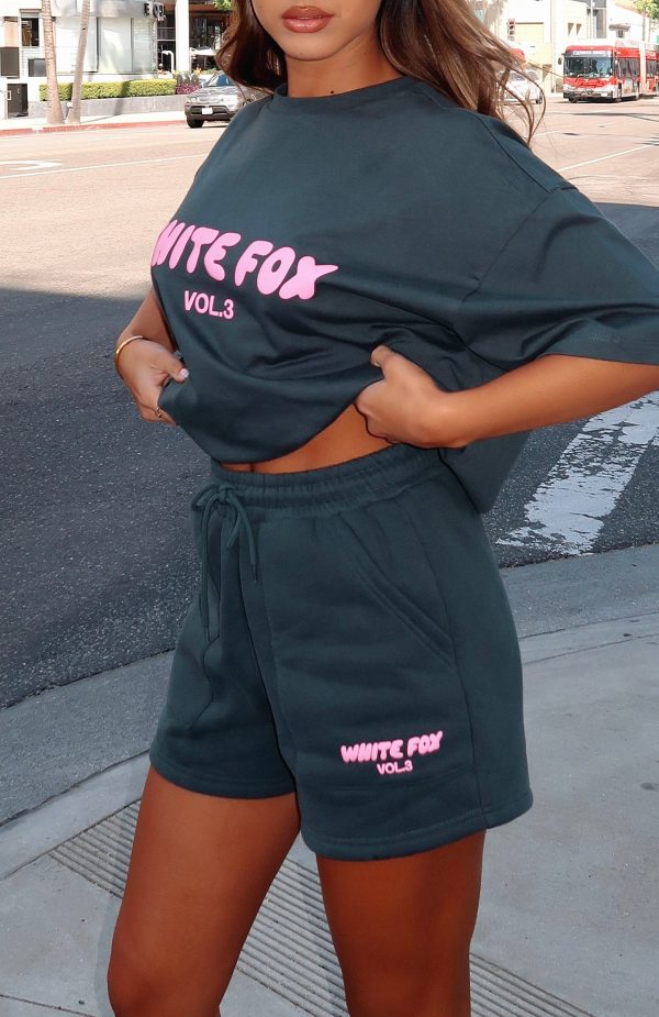 white-fox-offstage-oversized-tee-offstage-lounge-shorts-pine-green.24.04.25.2