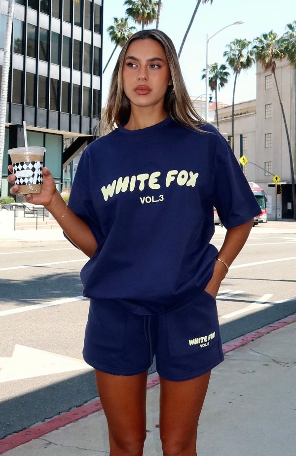 white-fox-offstage-oversized-tee-offstage-lounge-shorts-steller-blue.24.04.25.4