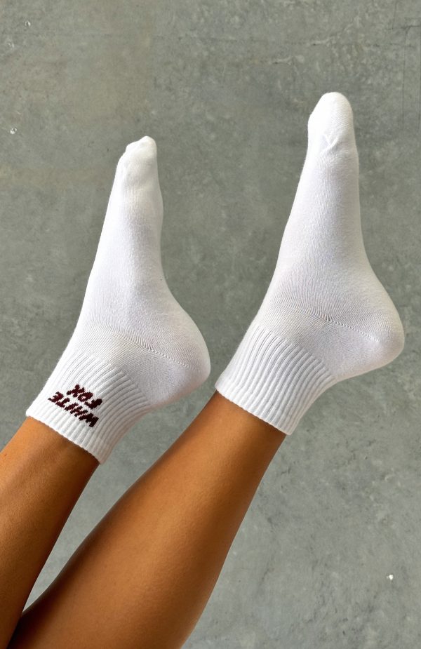 white-fox-offstage-socks-white-burgundy.2.04.25.010
