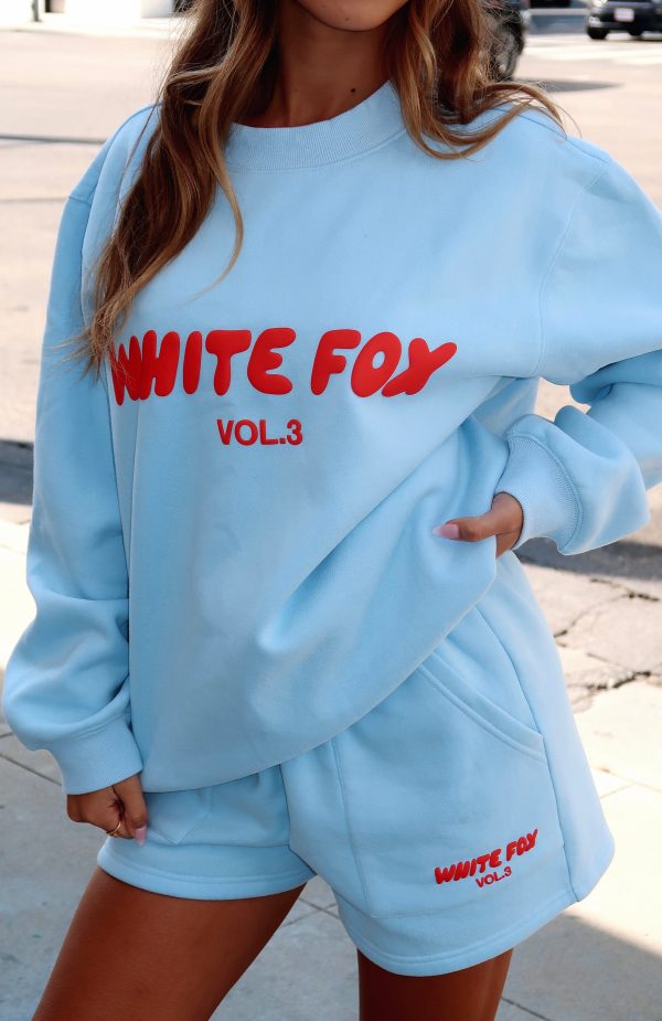 white-fox-offstage-sweater-ice-pop-offstage-lounge-shorts-ice-pop-blue.24.04.25.3