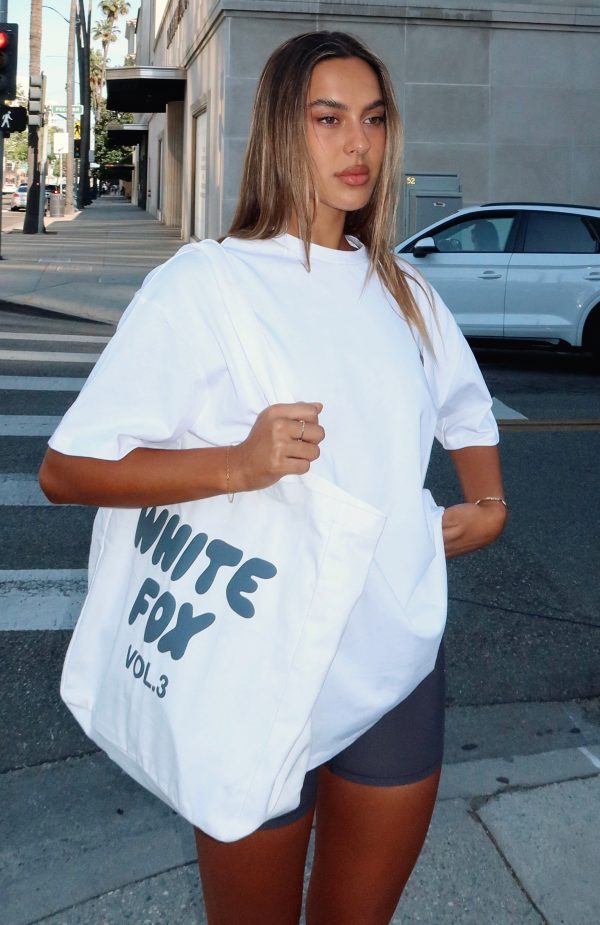 white-fox-offstage-tote-bag-white-charcoal-white-_07.04.25_03