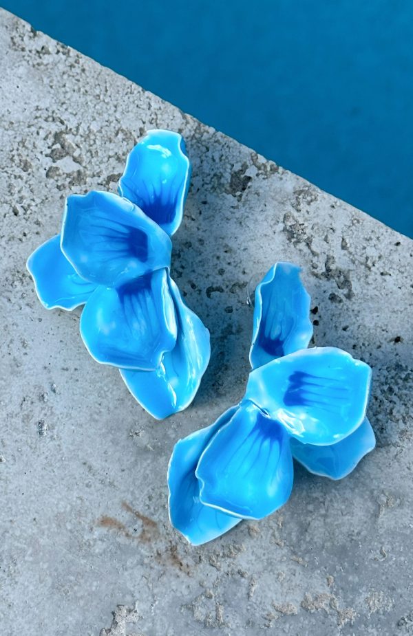 white-fox-rue-earrings-blue.24.04.25.03