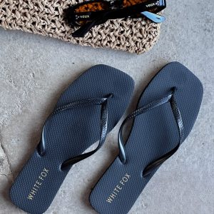 Josie Thong Sandals Black