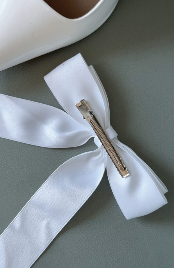 white-fox-sweet-serenity-bow-hair-clip-white.30.5.25.11