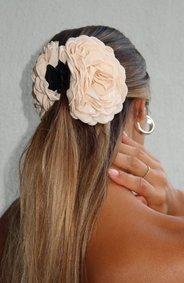 white-fox-zephyr-hair-clip-cream-24.04.25-03