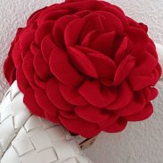 white-fox-zephyr-hair-clip-deep-red.24.04.25.03