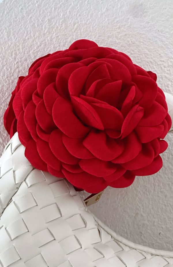 white-fox-zephyr-hair-clip-deep-red.24.04.25.03