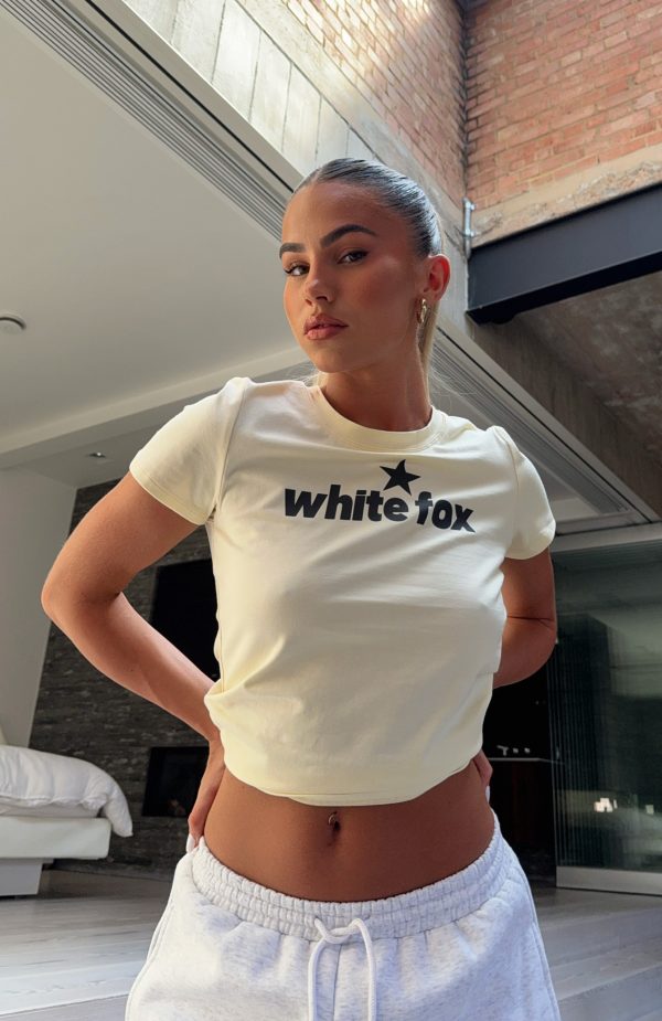 white_fox_from_the_archives_lounge_12_19