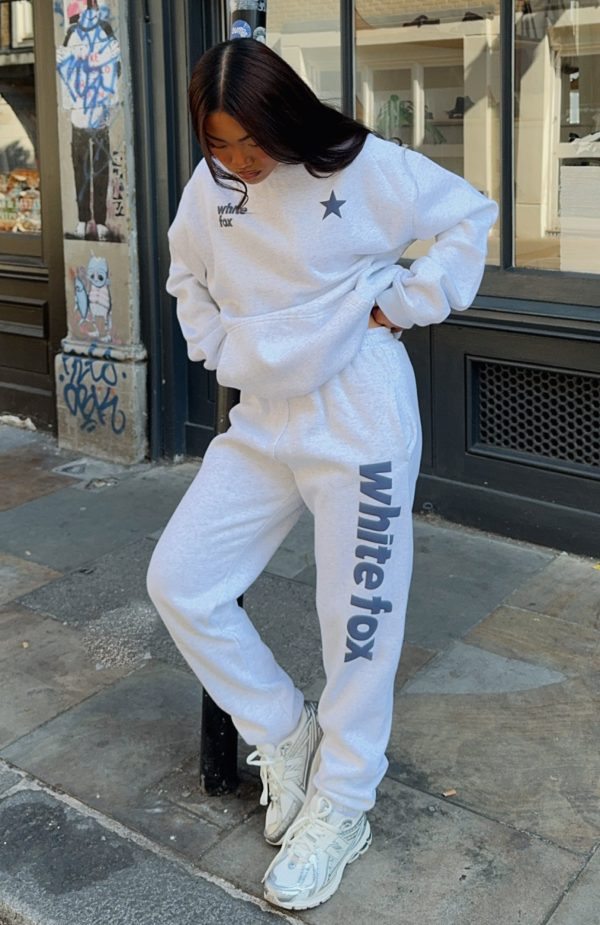 white_fox_from_the_archives_lounge_14_2