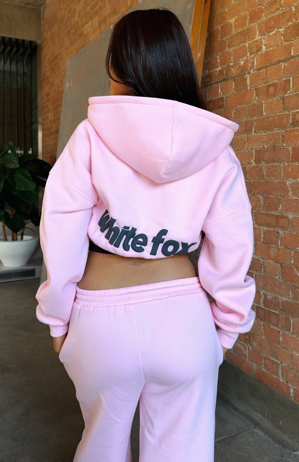 white_fox_from_the_archives_lounge_506