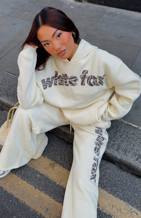 white_fox_from_the_archives_lounge_59_1